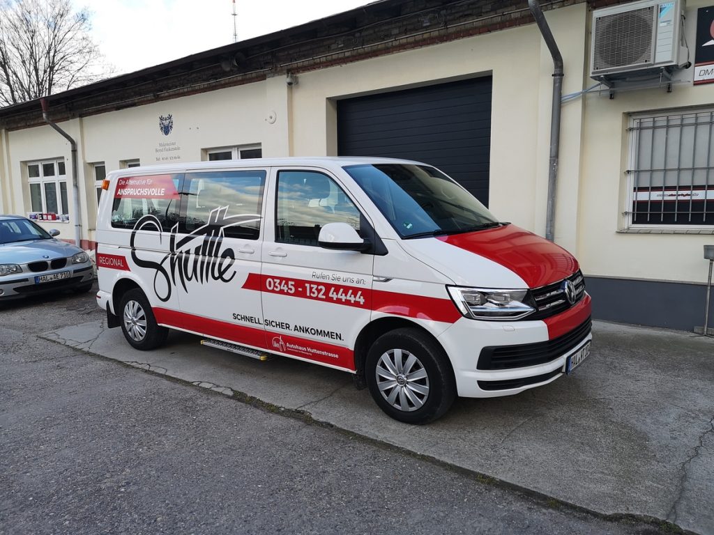 Auto folieren, Autofolierung, Fahrzeugbeschriftung, Fahrzeugflotte VW Transporter T6, Mietwagenservice Shuttle Regional