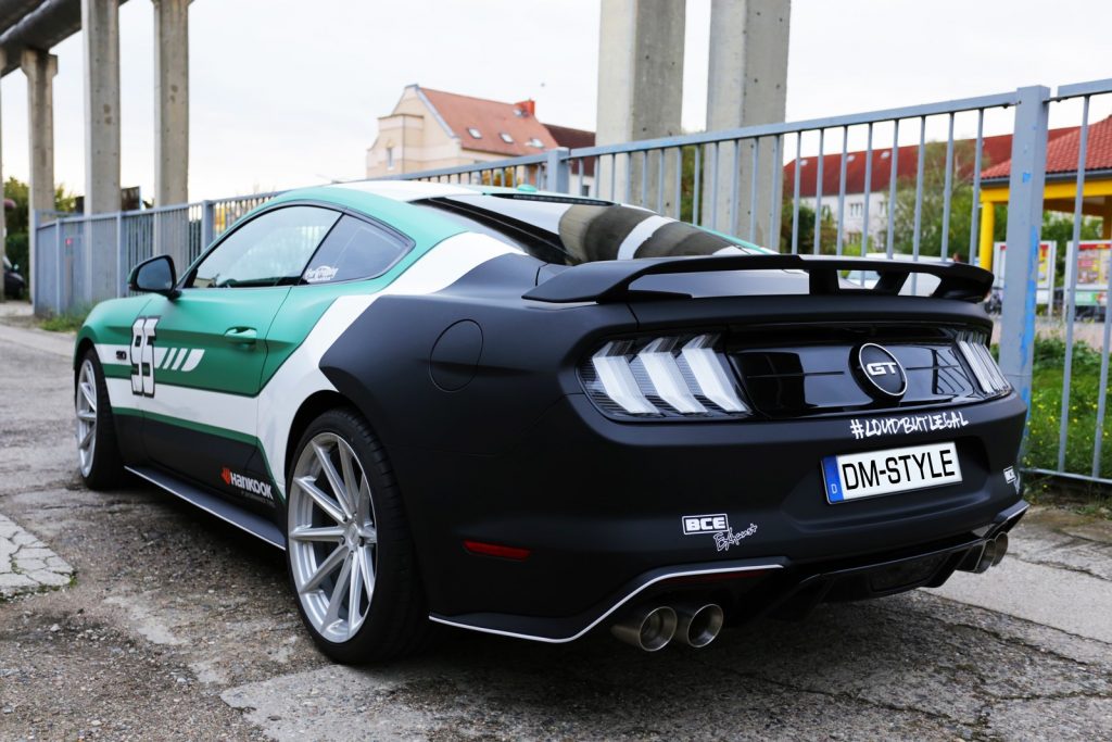 Auto folieren, Autofolierung, Carwrapping Ford Mustang GT AVERY supreme Emerald green AS9010001 grün weiss schwarz